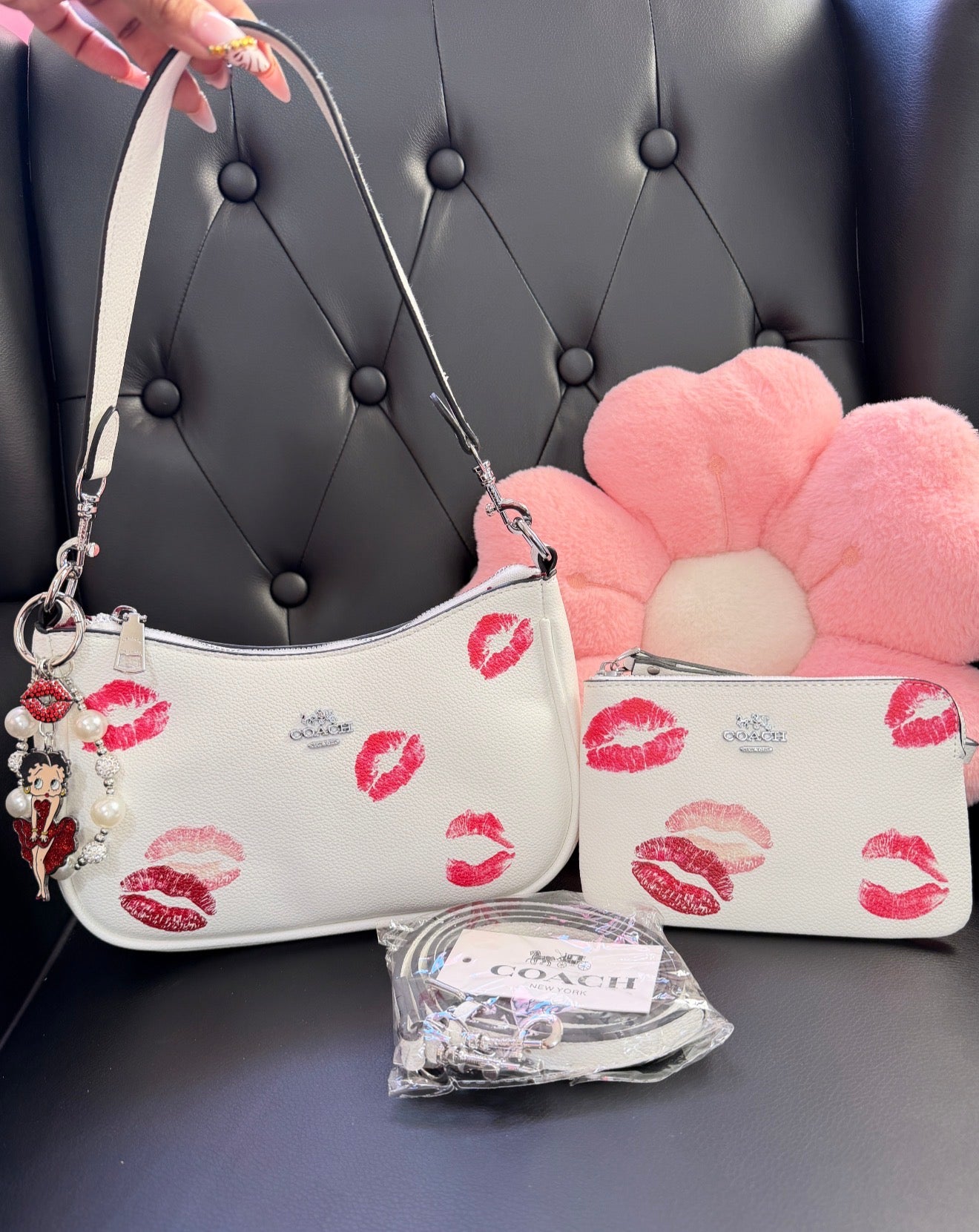 White Kiss Set